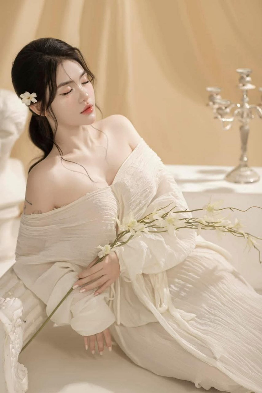 Em đồng nghiệp múp quá chồng chăm đi làm hẳn
