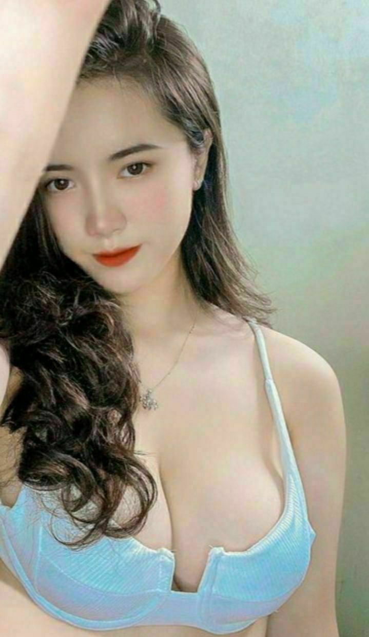 Tối nay, tôi sẽ có buổi hẹn hò với một cô gái xinh đẹp 21 tuổi làm việc bán thời gian. Tôi sẽ chơi với cô ấy trên ghế sofa...